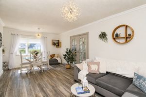 Lounge/Diner- click for photo gallery